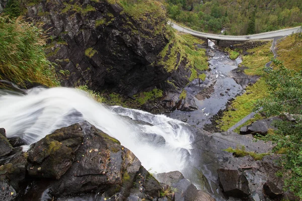 Wodospad Skjervsfossen z góry — Zdjęcie stockowe