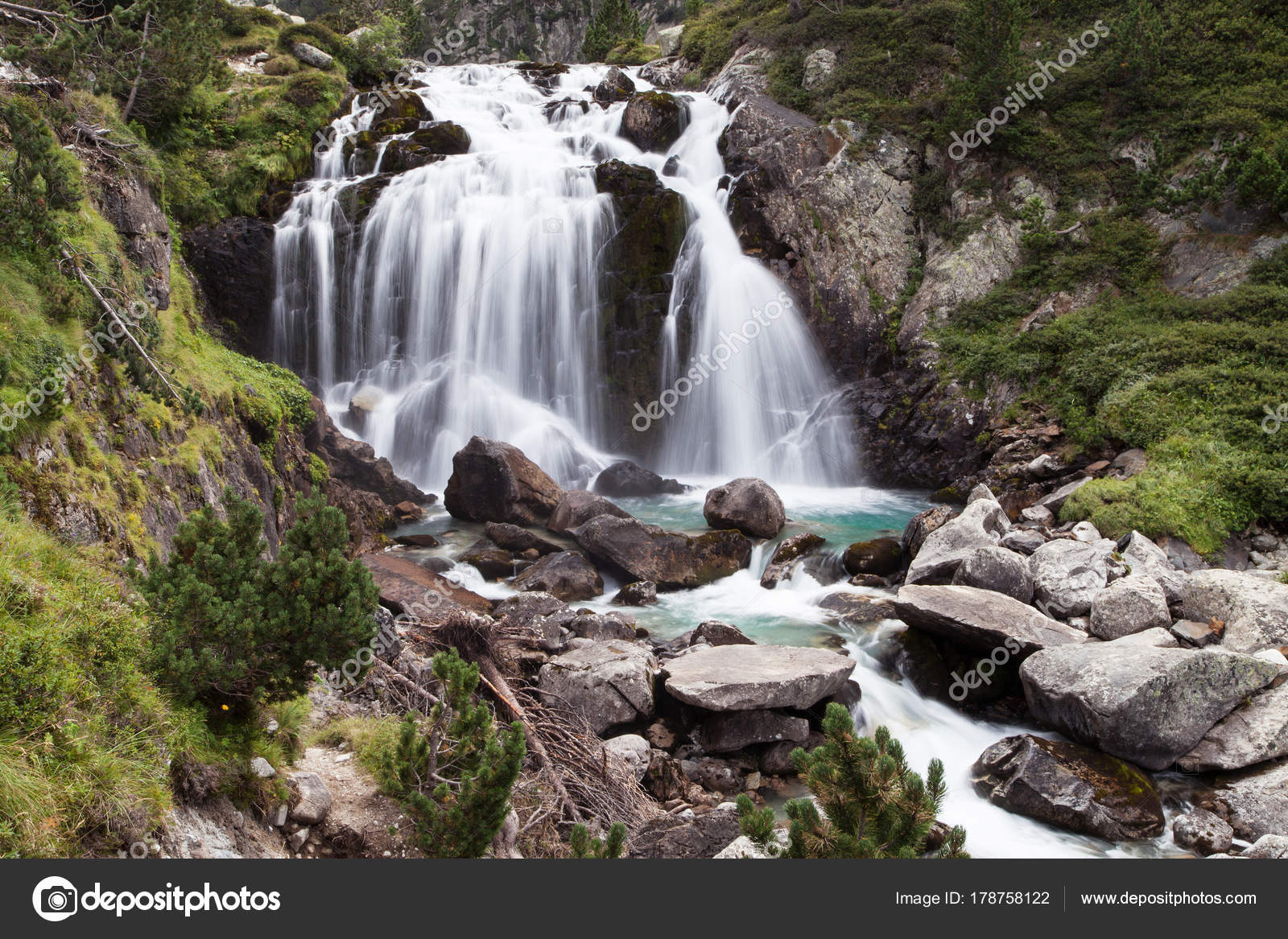 Aigualluts Waterfall — Stock Photo © santirf 178758122