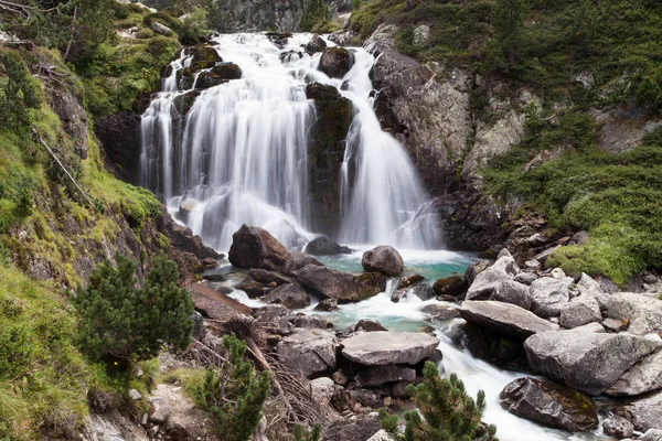 Aigualluts Wasserfall — Stockfoto