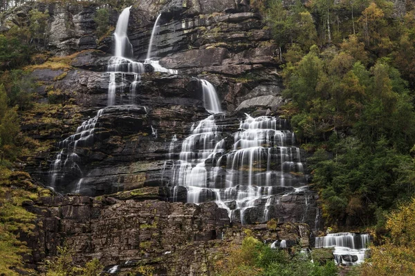 Tvindefossen Wasserfall — Stockfoto