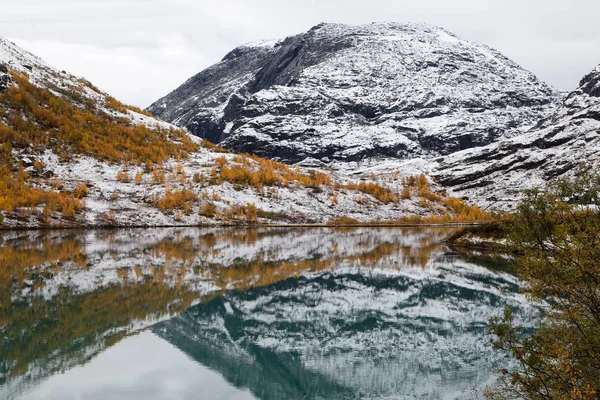 Lago Bovertun en Sognefjellet — Foto de Stock