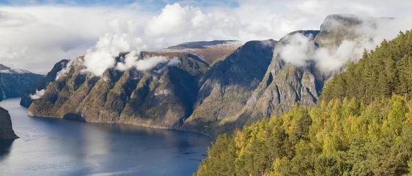 Panorama do fiorde de Aurlandsfjord de Stegastein — Fotografia de Stock