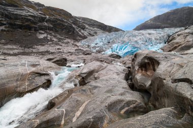 Nigardsbreen buzul açık söylüyor