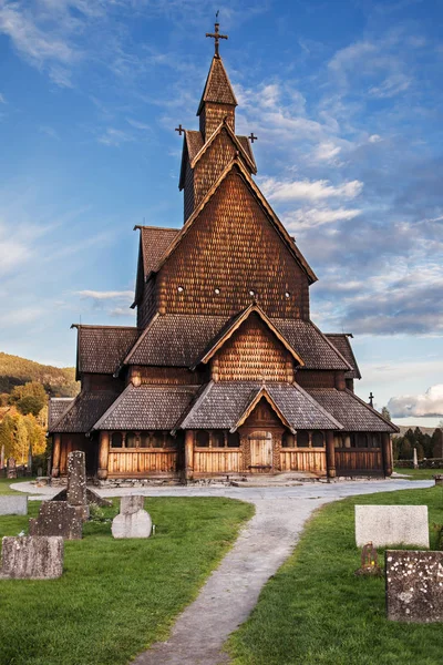Medeltida stavkyrka på Heddal — Stockfoto