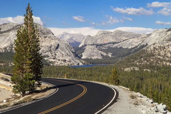 Tioga Pass Road through Olmsted Point Royalty Free Stock Photos