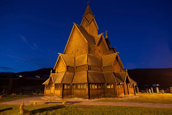 Igreja de Stave Heddal à noite — Fotografia de Stock