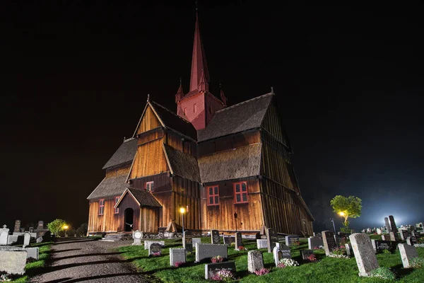 Igreja de Ringebu Stave à noite — Fotografia de Stock