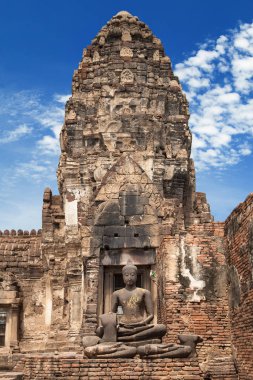 Lopburi 'deki Prang Sam Yod' un merkezi.