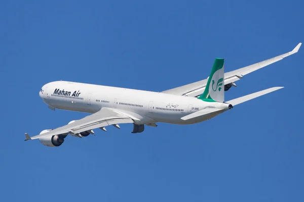 Mahan Air Airbus A340-600 Banca — Foto de Stock