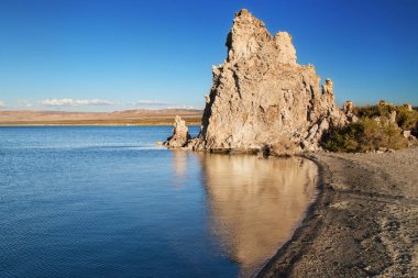 Mono Gölü 'ndeki Büyük Tufa Kulesi