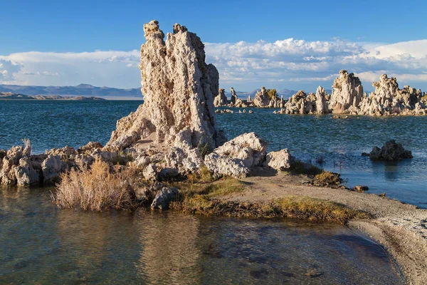 Tufa del sur en el lago Mono — Foto de Stock