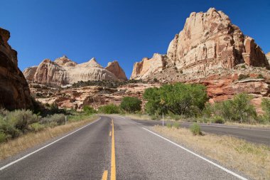 24. Otoyol 'dan Capitol Resifi Ulusal Parkı' na, Utah, ABD