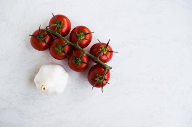 Kiraz domates ve sarımsak karanfil