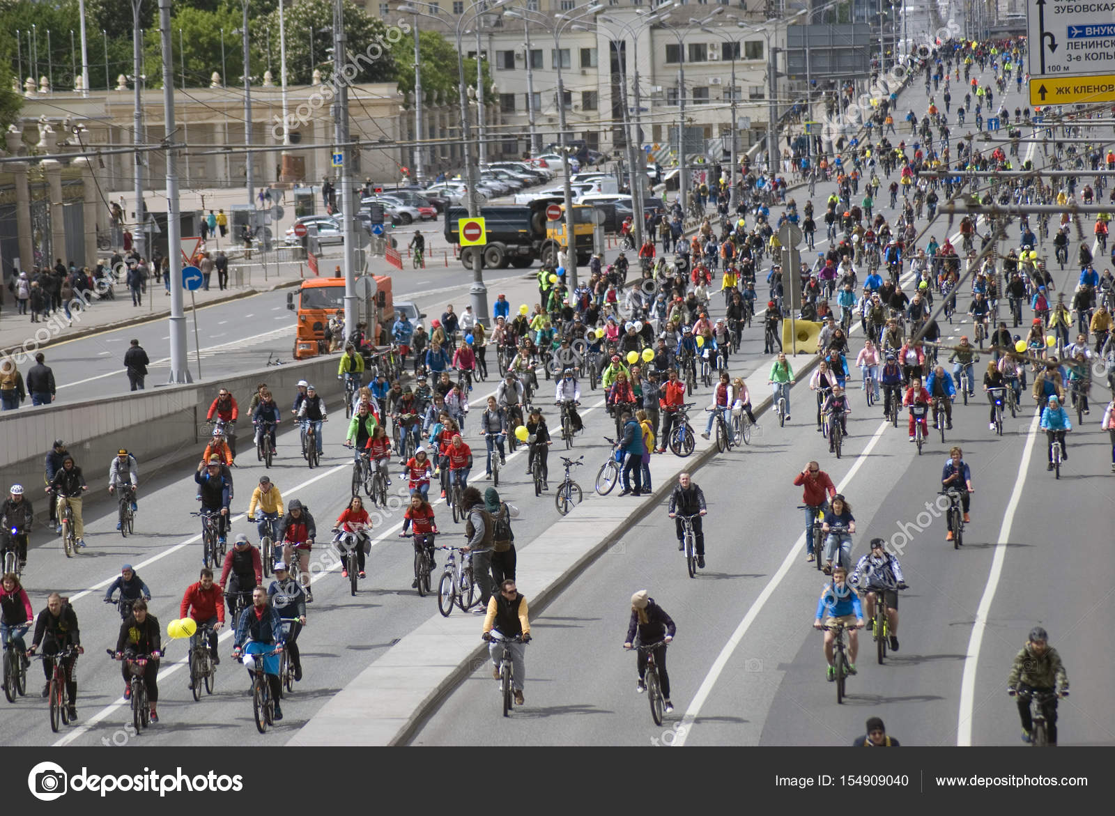 How many people in Moscow 1 How many people in Moscow 75