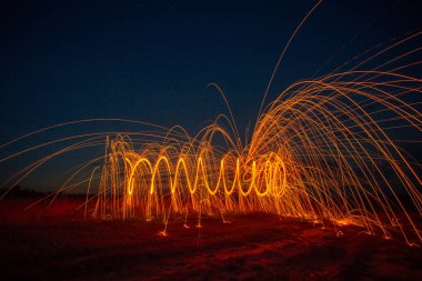 Gece sahne ve sparks