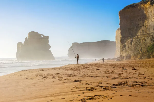 Пляж и скалы Двенадцати Апостолов в Австралии, Виктория, красивый пейзаж побережья Великой океанской дороги — стоковое фото