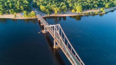 Yaya Park Köprüsü ve Dnieper Nehri yukarıdan, şehir Kiev, Ukrayna Hava Üstten Görünüm