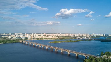 Paton Köprüsü ve Dnieper Nehri yukarıdan, şehir Kiev, Ukrayna Hava Üstten Görünüm