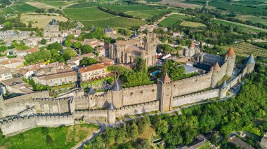 Carcassonne ortaçağ şehir ve kale Kalesi yukarıdan, Sourthern Fransa Hava Üstten Görünüm