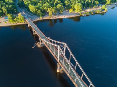 Yaya Park Köprüsü ve Dnieper Nehri yukarıdan, şehir Kiev, Ukrayna Hava Üstten Görünüm