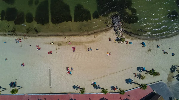 Luchtfoto bovenaanzicht van zandstrand strand van de Middellandse Zee above, vakantie concept — Stockfoto