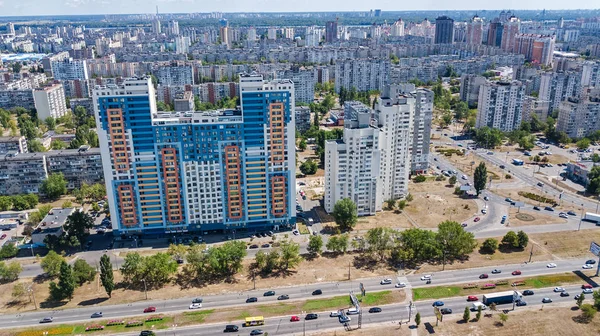 Luftaufnahme des neuen modernen Wohnviertels Obolon in Kiew von oben, Stadtbild von Kyiw, Ukraine — Stockfoto