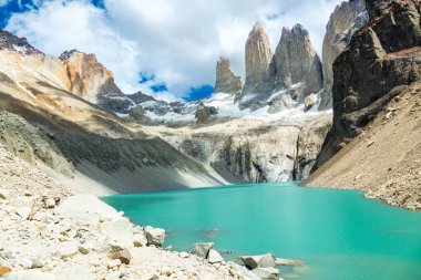 Güzel dağ gölü Milli Parkı Torres del Paine, Patagonia, Şili, Güney Amerika'nın peyzaj içinde