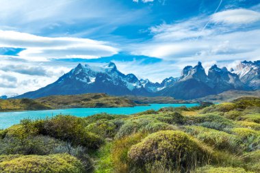 Pehoe Gölü ve Guernos Dağları güzel manzara, Torres del Paine Ulusal Parkı, Patagonya, Şili, Güney Amerika
