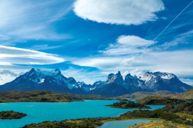 Pehoe Gölü ve Guernos Dağları güzel manzara, Torres del Paine Ulusal Parkı, Patagonya, Şili, Güney Amerika