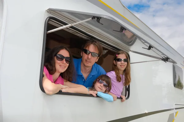 Familienurlaub Wohnmobil Reisen Mit Kindern Glückliche Eltern Mit Kindern Haben — Stockfoto