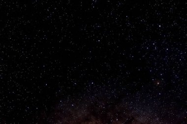 Yıldızlı arka plan siyah yıldız ve galaksi uzayın gökyüzü gece evren