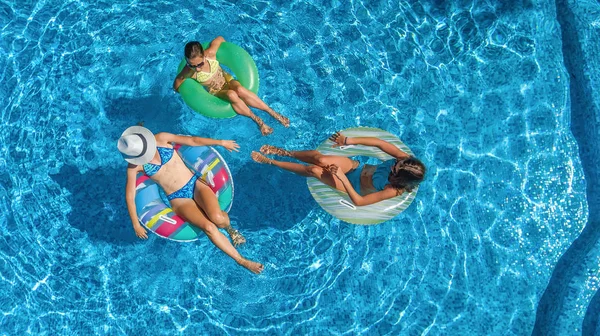 Vue Aérienne Dessus Famille Dans Piscine Haut Mère Heureuse Les — Photo