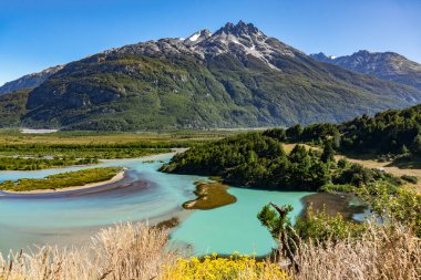 Murta Nehri manzaralı güzel dağlar, Patagonya, Şili, Güney Amerika