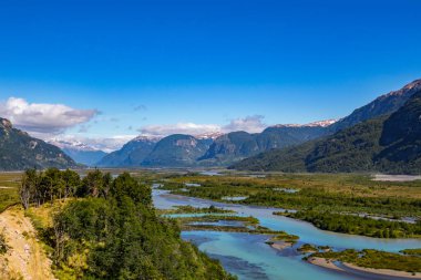 Murta Nehri manzaralı güzel dağlar, Patagonya, Şili, Güney Amerika