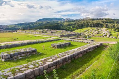Puca Pucara, Cusco, Peru 'daki antik İnka kalesinin kalıntıları.