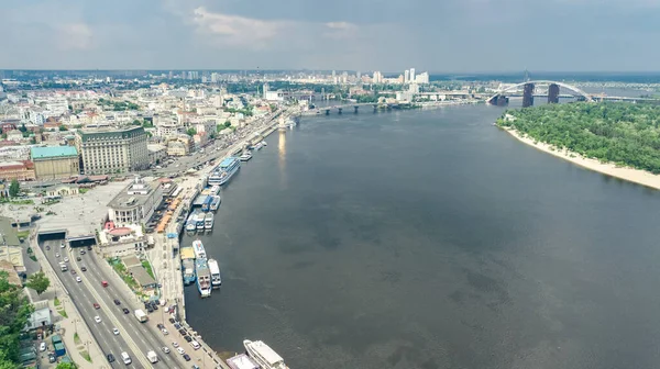 Kyiv Şehir Manzarası Dinyeper Nehri Podol Tarihi Bölgesinin Yukarıdan Görünüşü — Stok fotoğraf