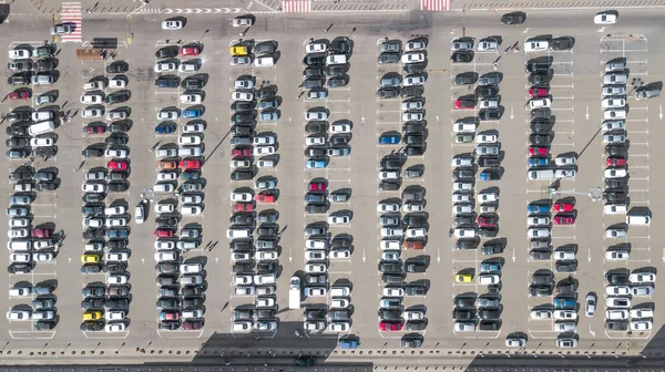 Парковка Многочисленными Автомобилями Вид Сверху Беспилотника Городской Транспорт Городская Концепция — стоковое фото