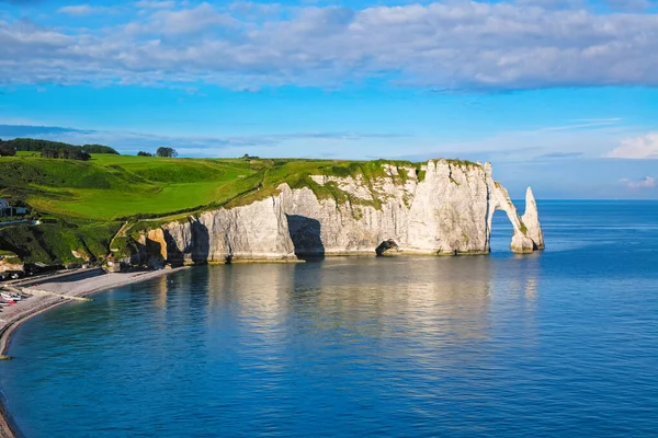 Piękne Klify Aval Etretat Skały Naturalny Łuk Punkt Orientacyjny Słynnej — Zdjęcie stockowe