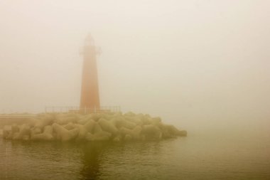 Deniz feneri, deniz, sis.