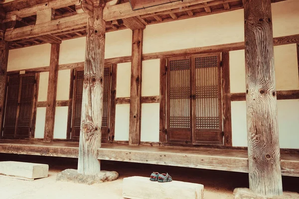 Αίθουσες διαλογισμού σε ένα βουδιστικό ναό. — Φωτογραφία Αρχείου