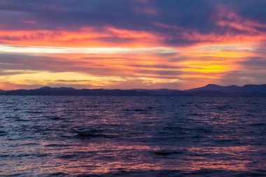 güzel deniz günbatımı.