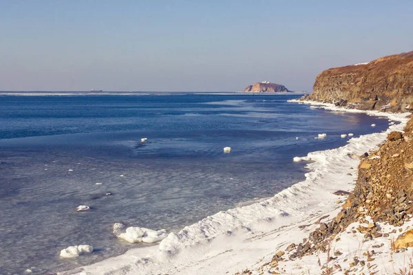 Mer Bleu Clair Côte Est Couverte Neige Climat Froid Latitudes — Photo