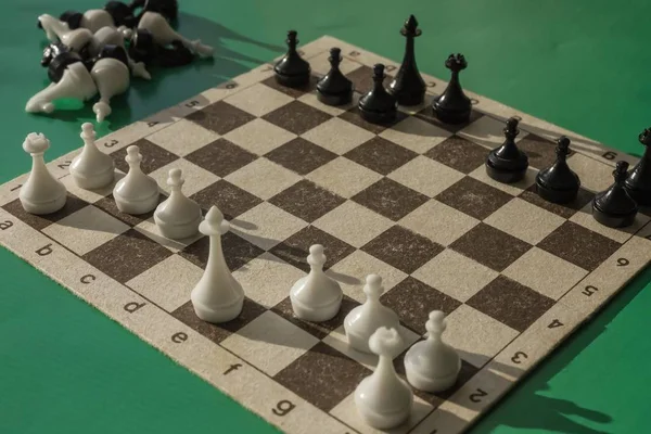 Jeu Échecs Milieu Bataille Noir Des Châteaux Une Situation Difficile — Photo