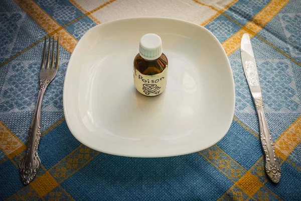 Pada Taplak Meja Biru Ada Piring Dan Alat Makan Pada — Stok Foto