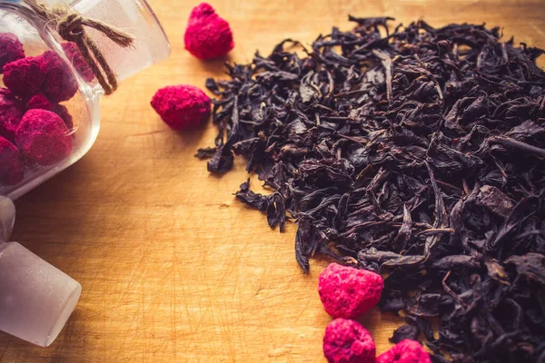 Fermented Black Tea Large Dry Leaves Raspberry Homemade Preparations Hospitality — Stock Photo, Image