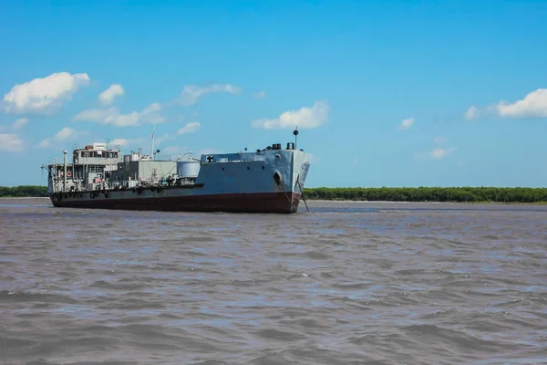 Old Cargo Ship Gray Color River Green Shore Ferry Cargo — Stock Photo, Image