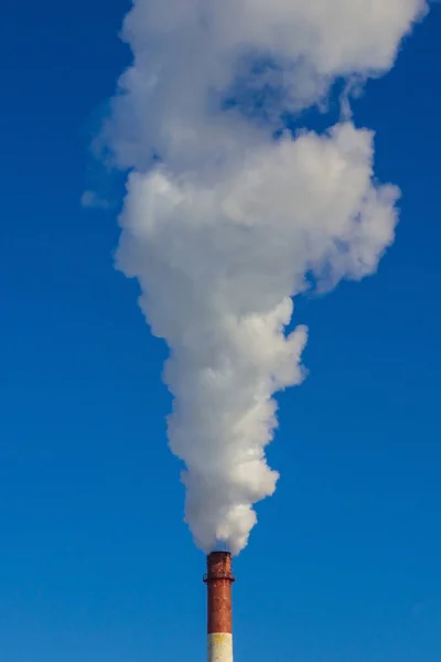 Μια Τεράστια Στήλη Πυκνού Λευκού Καπνού Προέρχεται Από Μια Βιομηχανική — Φωτογραφία Αρχείου