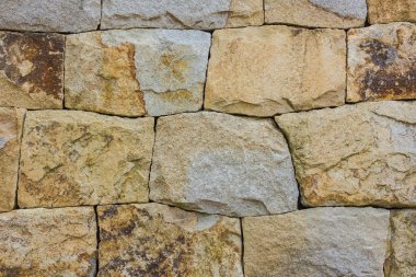 Büyük taşlar, doğal doku. Sert bir yüzey. Antik duvar, kale. Gri, kahverengi renkler.