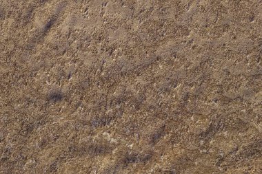 Kum, toprak, toprak. Doğal doku, kahverengi gölgeler. Yan ışıklandırma.