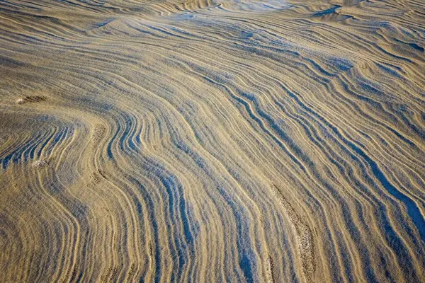 Природный Пейзаж Длинные Борозды Песчаные Гряды Песок Смешанный Снегом Холодная — стоковое фото